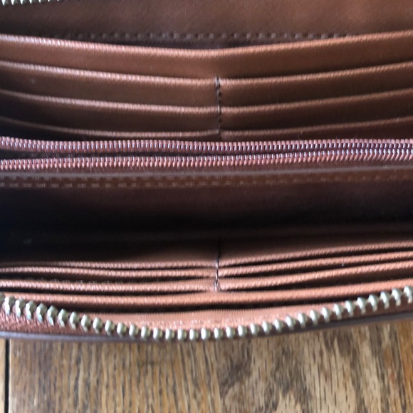 Fossil Leather Zip Around Clutch - Picture 4 of 6